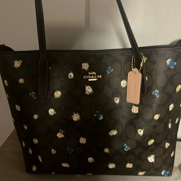 New floral signature tote, purse and signature matching Coach Wallet - Picture 3 of 12